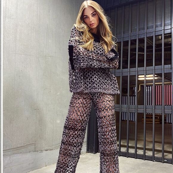 🌟! I.AM.GIA Oversized Knit Netted Sweater - Picture 2 of 9